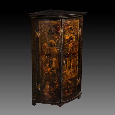 A lacquered wood corner cupboard, 2 doors, decoration with 
