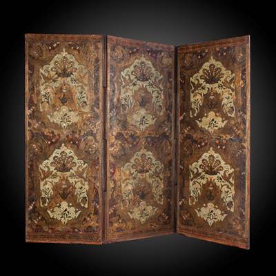 A polychrome leather folding screen, 3 panels, France, 18th century (163 cm high, each panel : 60 cm wide, 180 cm total width) (64 in. high, each panel : 24 in. wide, 72 in. total width)