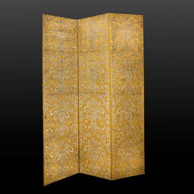 An important yellow brocade-silk 3 leaves screen, Italy, 18th century (268 cm high, each leaf : 53 cm wide, 159 cm total width) (106 in. high, each leaf : 21 in. wide, 63 in. total width)