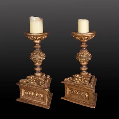 A pair of gilded and carved wood candlesticks, Italy, early 17th century (44 cm high, basement : 26 cm x 26 cm) (17 in. high, basement : 10 in. x 10 in.)