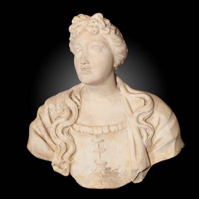 Raro busto muliebre al corsetto in marmo bianco di Carrara, Napoli, inizi 17° secolo (altezza 60 cm, larghezza 55 cm, profondità 22 cm)