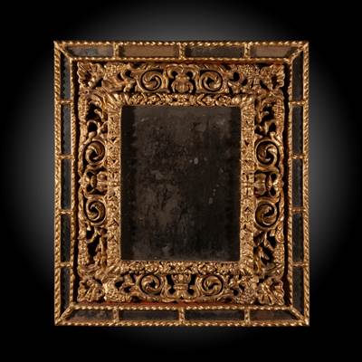 An important pair of carved and gilded mirrors, original mercury mirrors, Italy, 17th century (76 cm high, 67 cm wide, 7 cm deep) (30 in. high, 26 in. wide, 3 in. deep) 