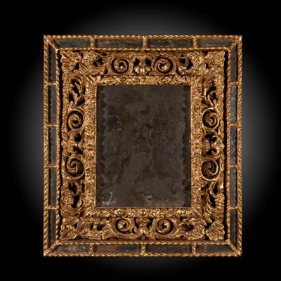An important pair of carved and gilded mirrors, original mirrors, Italy, 17th century (76 cm high, 67 cm wide, 7 cm deep) (30 in. high, 26 in. wide, 3 in. deep)