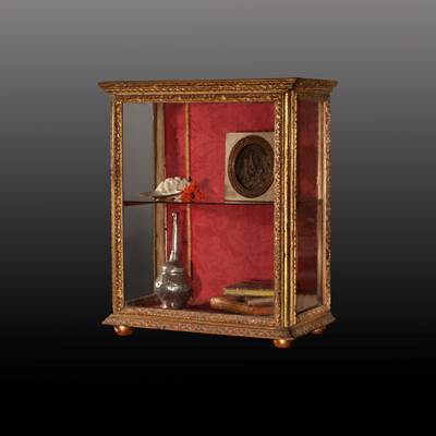 A gilded wood display cabinet, Italy, 18th century (53 cm high, 43 cm wide, 24 cm deep) (21 in. high, 17 in. wide, 9 in. deep)