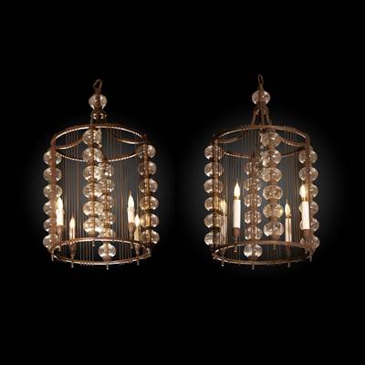 Rara coppia di lanterne in bronzo brunito a 4 luci, composte da colonne di sfere in vetro alternate da fili metallici, Italia, anni '30/40 (altezza 70 cm, diametro 40 cm)