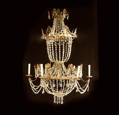 An exceptional gilded brass chandelier, 6 arms of light, Tuscany, Italy, early 19th century (160 cm high, 100 cm diameter) (63 in. high, 39 in. diameter)
