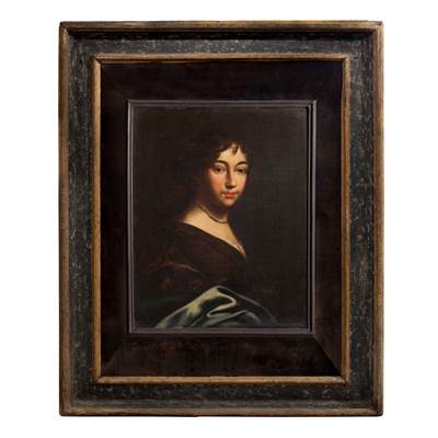 Huile sur toile, portrait d'une jeune aristocrate, école italienne, XVIIème, dans un cadre d'Italie centrale du XVIIème (60 cm x 46 cm, avec le cadre 106 cm x 85 cm)