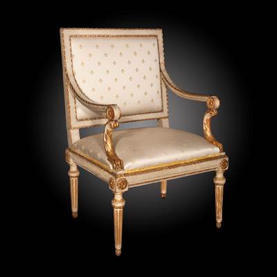 Large fauteuil en bois laqué ivoire, finement sculpté et doré, Toscane, Italie, fin XVIIIème (hauteur 100 cm, largeur 65 cm, profondeur 60 cm)