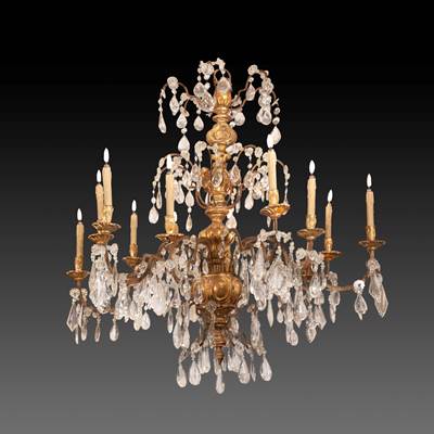 An important gilded wood and crystal pendants chandelier, 12 arms of light, Genoa, Italy, 18th century (120 cm high, 120 cm diameter) (4 ft high, 4 ft diameter)