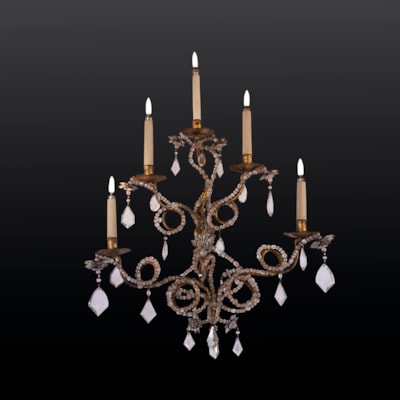 Applique murale en fer doré à structure mouvementée, perles de verre et pampilles de cristal, 5 bras de lumière, Italie, XVIIIème (hauteur 80 cm, largeur 60 cm, profondeur 20 cm)