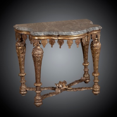 Console en bois sculpté et doré 