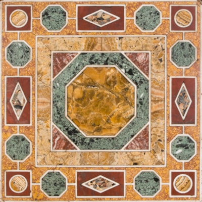 Tavolo da salotto quadrato composto da un piano intarsiato in marmi antichi a motivi geometrici, Roma, 17° secolo, su una base in marmo bianco di Carrara a forma di balaustra (altezza 69 cm, piano : 65 cm x 65 cm). Marmi : Onice fiorito, Verde antico di Grecia, Disapro rosso di Sicilia, Alabastro fiorito, Broccatello di Spagna, Rosso antico, Breccia, Onice, Bianco di Carrara