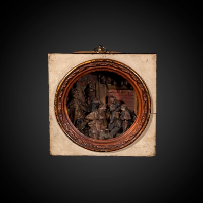 Scène de la nativité en bois peint et sculpté en haut relief, Italie, XVIIIème (14 cm x 14 cm, profondeur 5 cm)