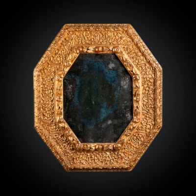 An octagonal gilded and carved wood mirror, Venice, Italy, late 17th century (90 cm x 78 cm) (35 in. x 31 in.)